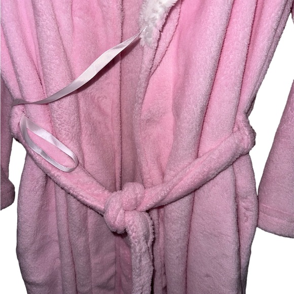 NWT Laura, Ashley, pink robe size medium very soft and fluffy - Picture 9 of 11